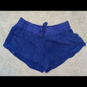 navy lululemon 2.5 in hotty hot shorts size 10